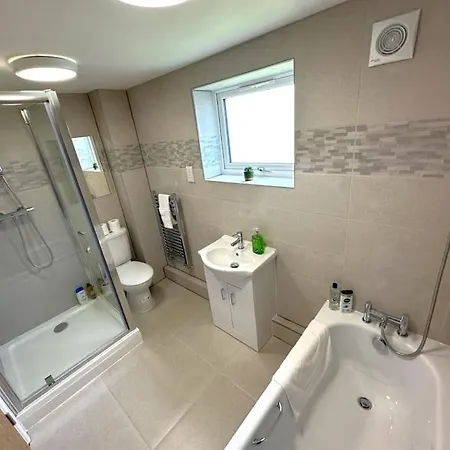 Elegant 2-Bed In Central Headington-Modern New Built Retreat- Wi-Fi, Netflix, Top Location Oxford Buitenkant foto
