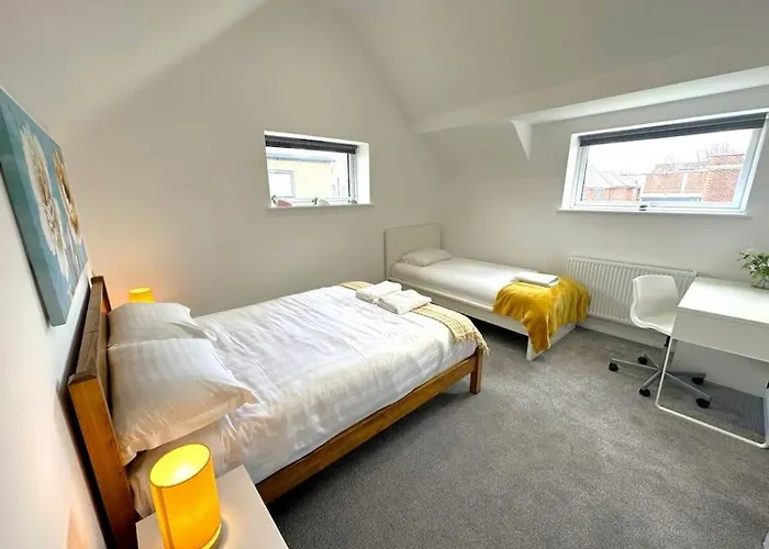 Elegant 2-Bed In Central Headington-Modern New Built Retreat- Wi-Fi, Netflix, Top Location