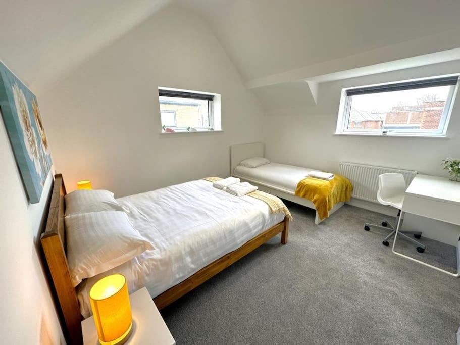 Elegant 2-bed In Headington-modern New Built Retreat- Wi-fi, Netflix, Location Holiday home Oxford