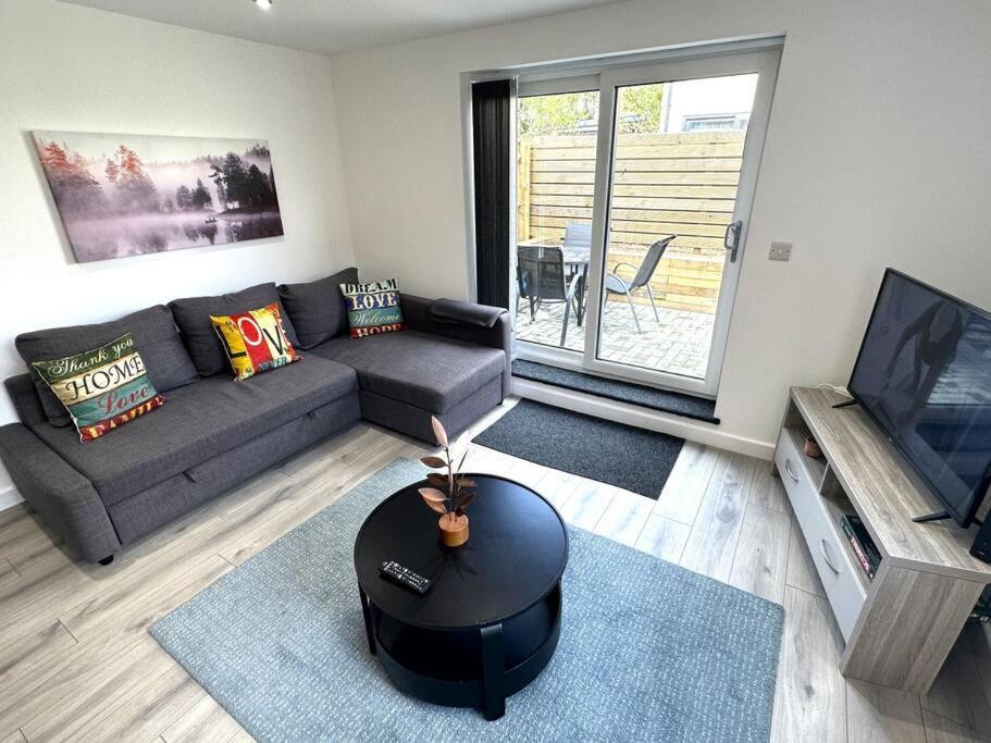 Elegant 2-bed In Headington-modern New Built Retreat- Wi-fi, Netflix, Location *