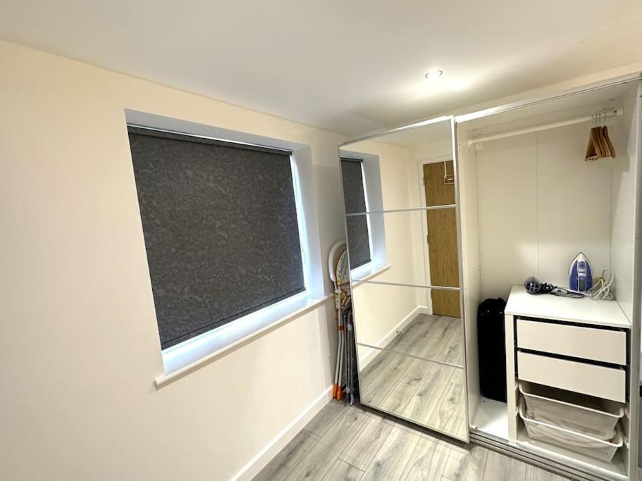 Vakantiehuis Elegant 2-bed In Headington-modern New Built Retreat- Wi-fi, Netflix, Location Oxford